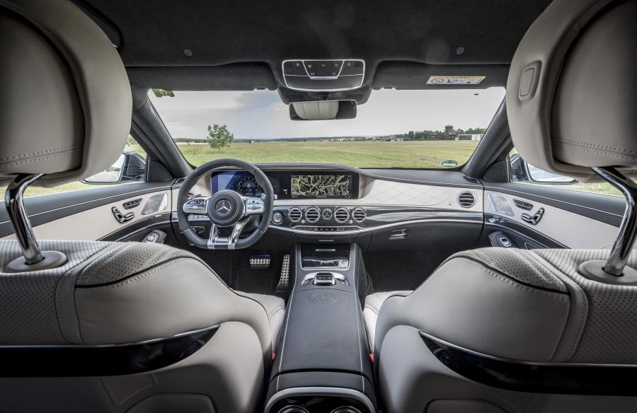 Торпедо Mercedes-AMG S63 4Matic+ Lang 2017 года  (WW) (фото 50 из 105)
